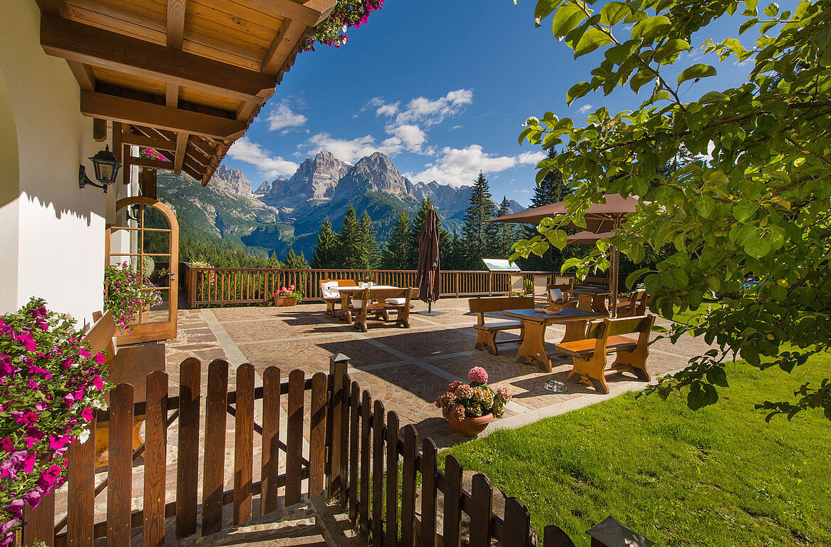 terrazza con vista sulla dolomiti